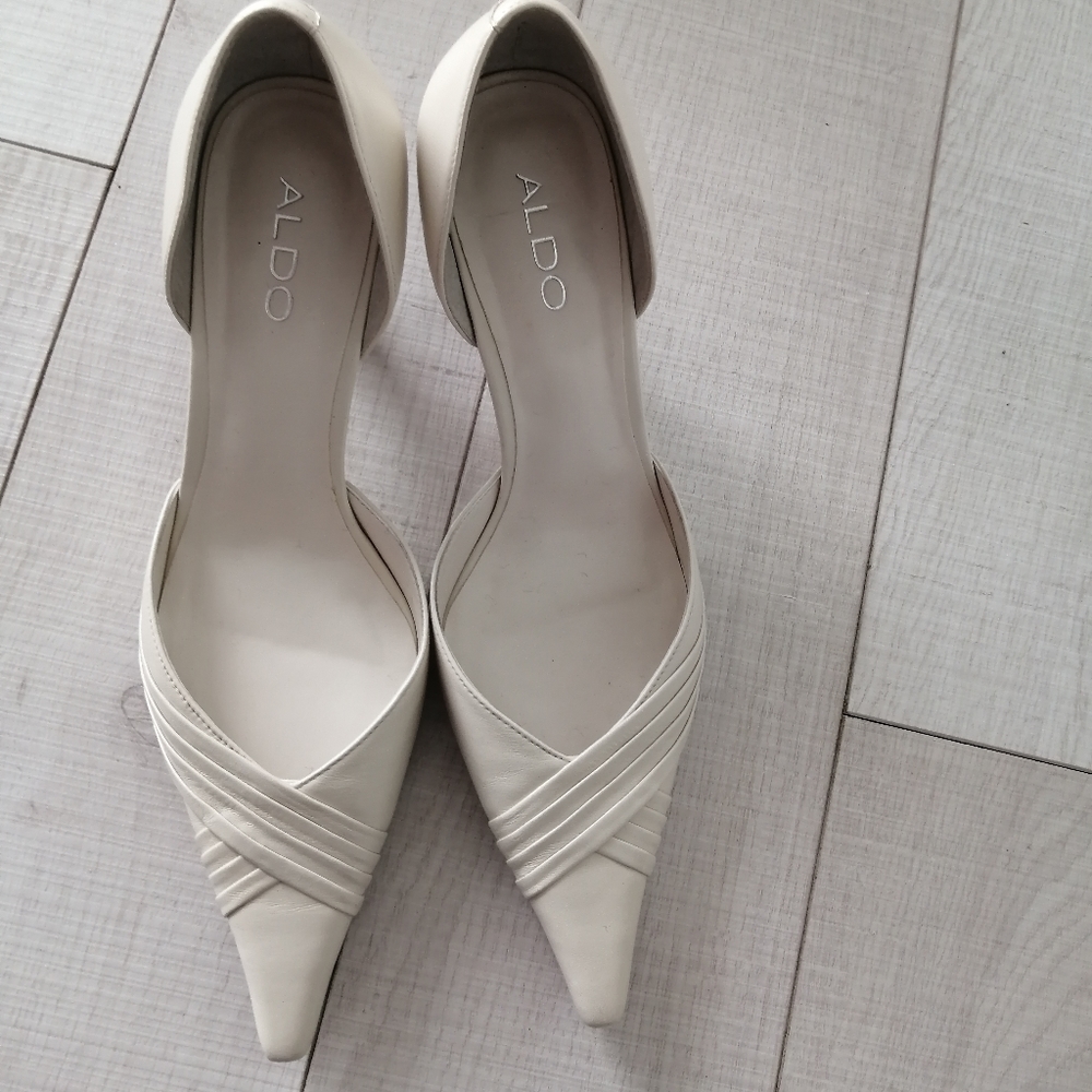 New Aldo Kitten Heel